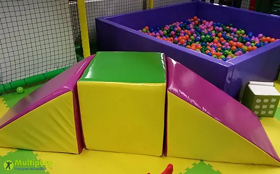 Crazy ladders for indoor playgrounds