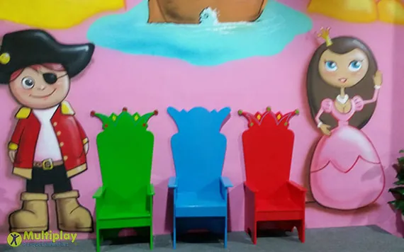 Birthday party furniture: thrones, reception desks and shoe racks