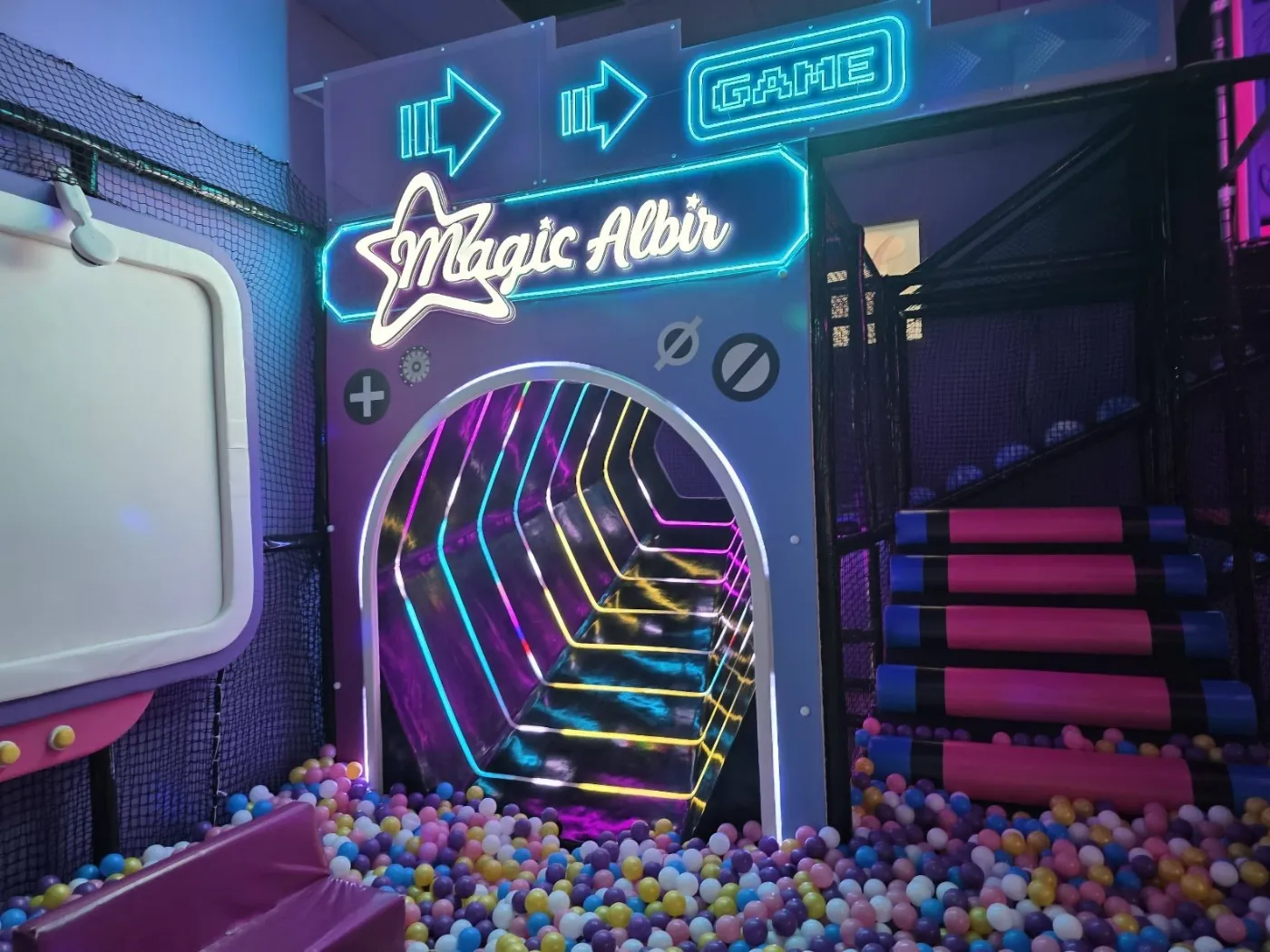 Magic Albir, neon tunnel