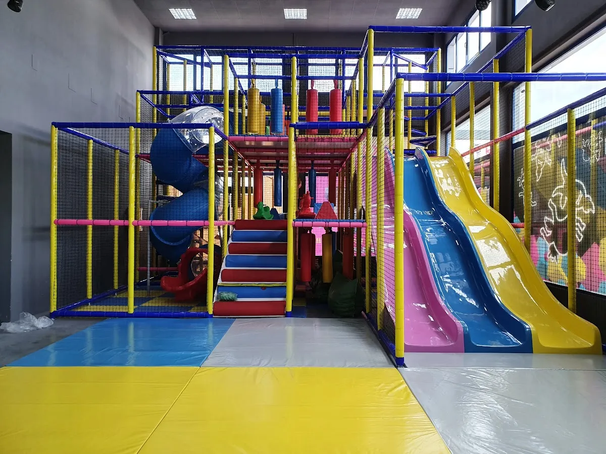 Ociojump, 7.50 × 6.25 × 4.50 m
